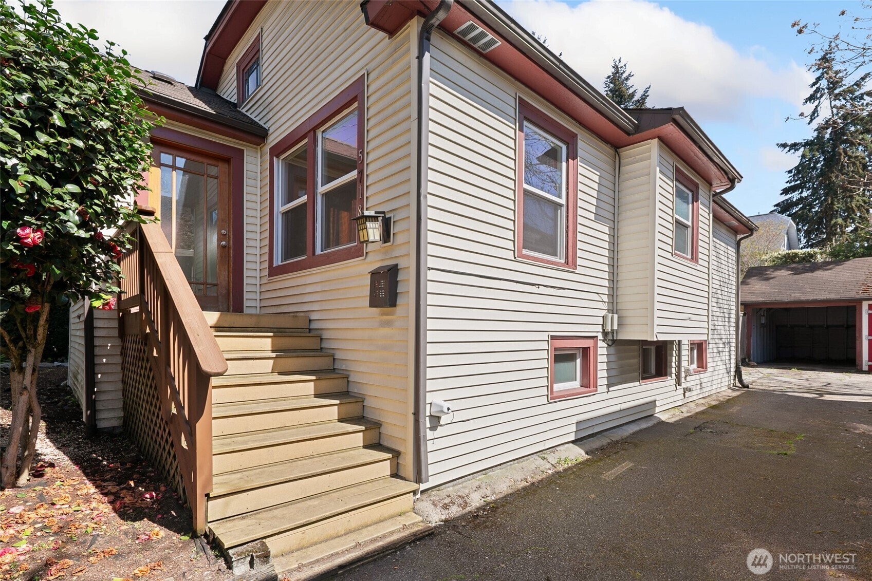 Property Photo: 5718 25th Avenue NE WA 98105