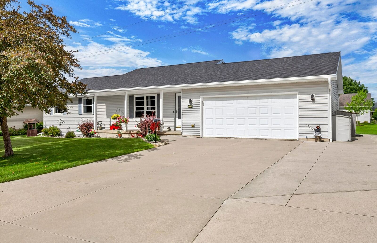 Property Photo: 2110 High Meadows Lane WI 54956