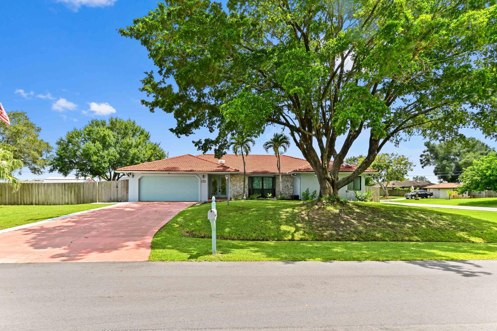 Property Photo: 1086 SW Goodman Avenue FL 34953
