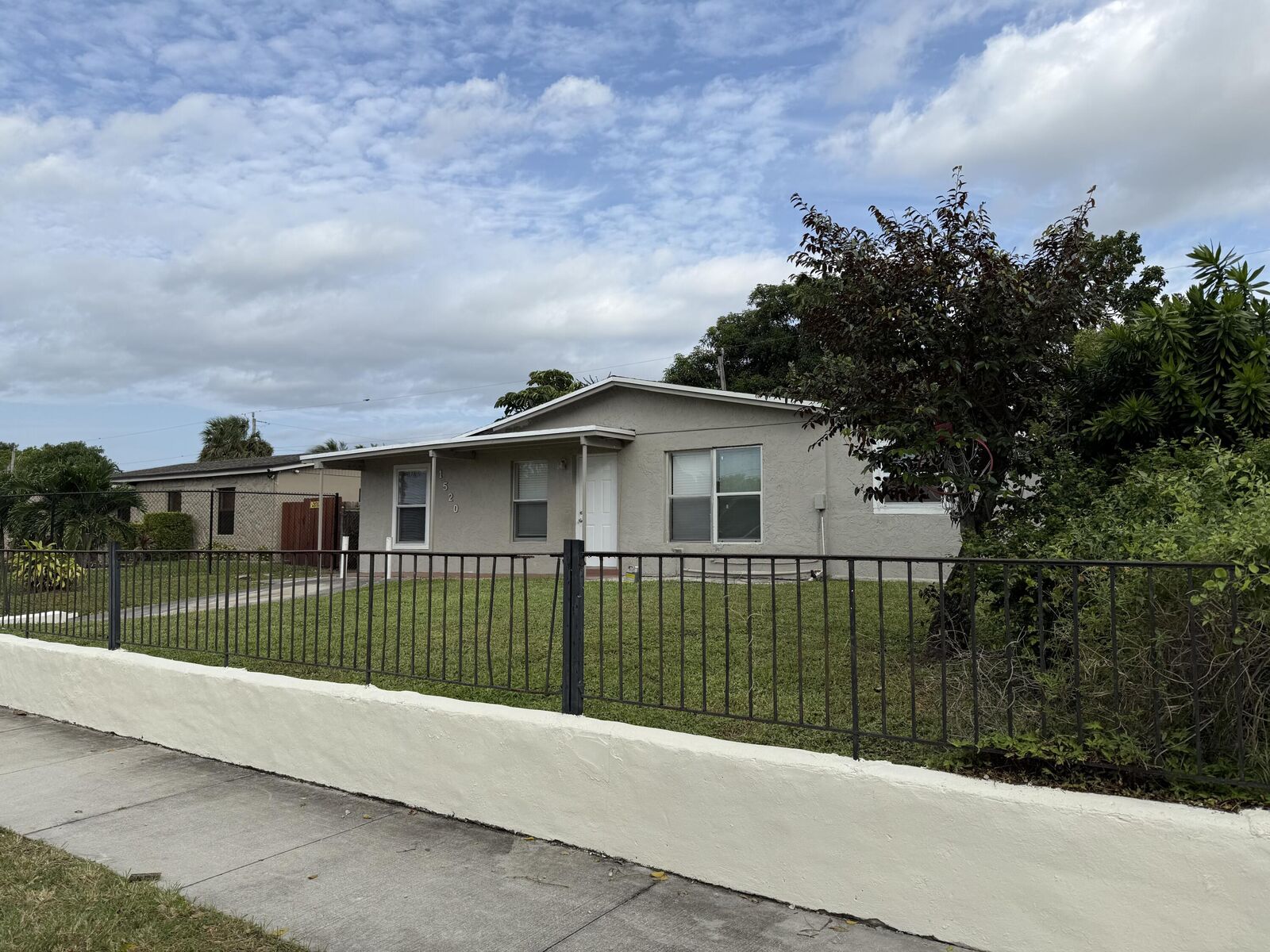 Property Photo: 1520 W 11th Street FL 33404
