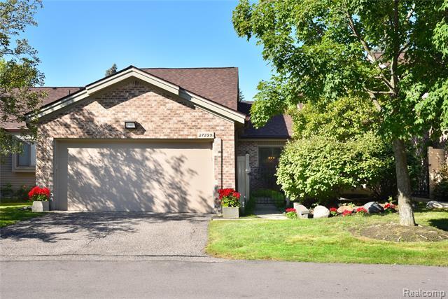 27295 Apple Blossom Lane  Southfield MI 48034 photo