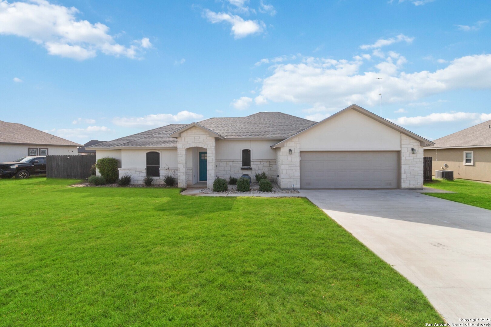 Property Photo:  527 Monte Vista  TX 78064 