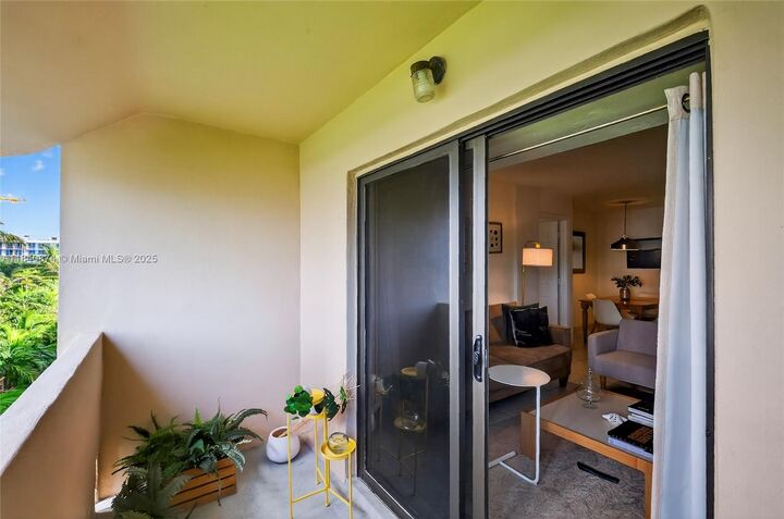 Property Photo:  2201 Brickell Ave 96  FL 33129 