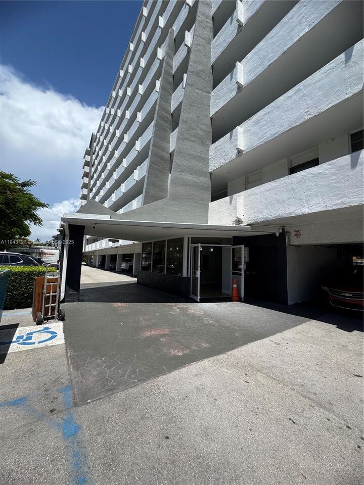 Property Photo:  3545 NE 166th St 703  FL 33160 