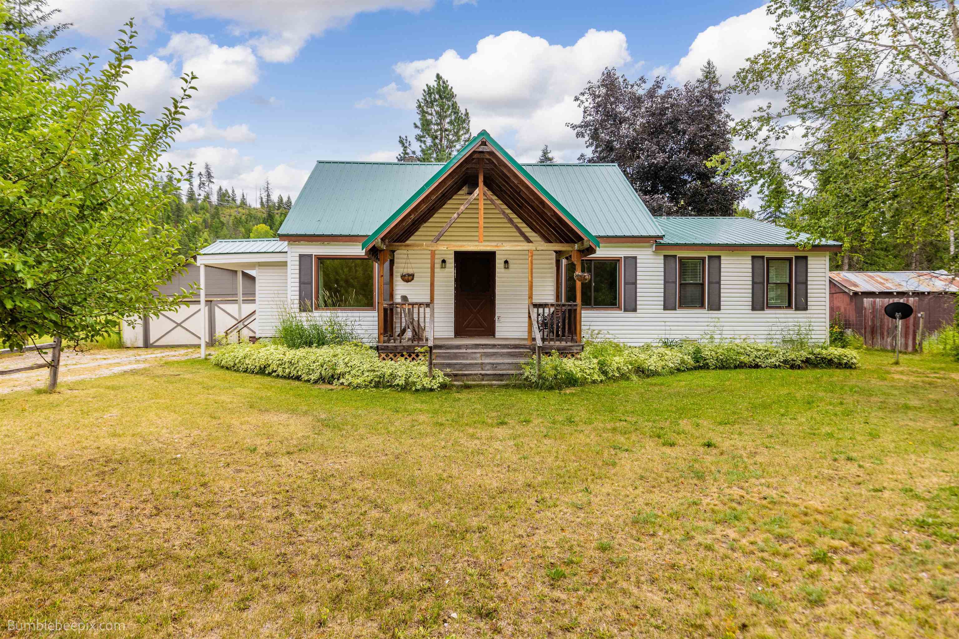 Property Photo: 16682 Wa-31 Hwy WA 99153