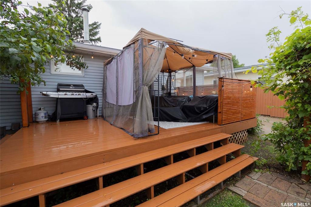 Property Photo: 237 Guelph Crescent SK S7H 4P9