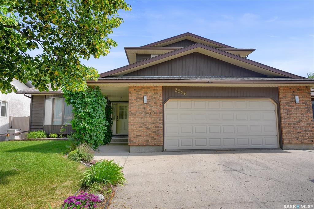 Property Photo:  2226 Hanover Crescent E  SK S4V 0Z6 