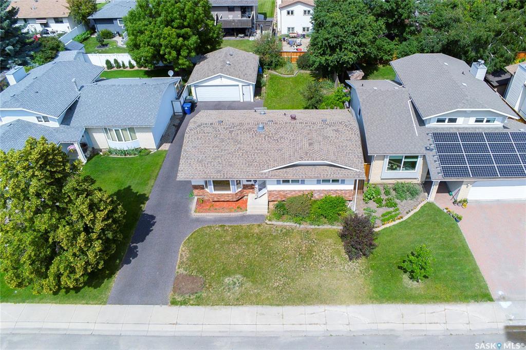 Property Photo:  215 Hogg Way  SK S7N 3W4 