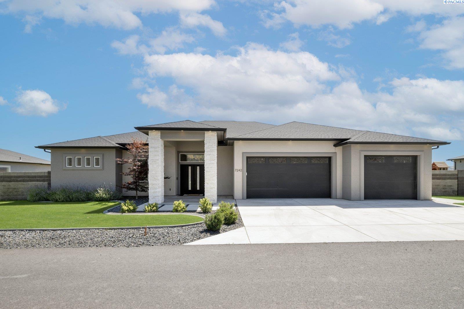 Property Photo: 7242 W 22nd Place WA 99338