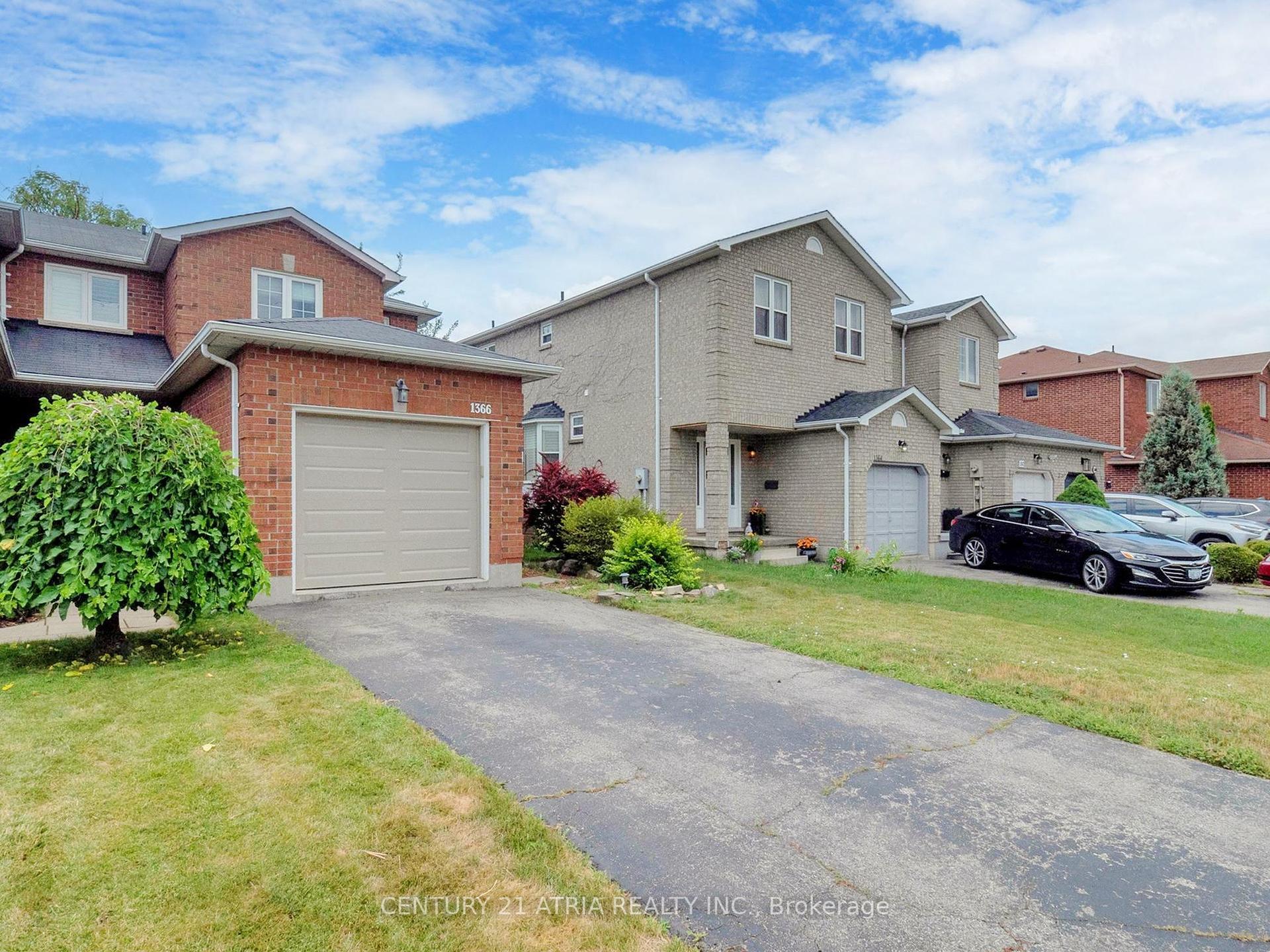 Property Photo: 1366 Treeland Street ON L7R 4P4