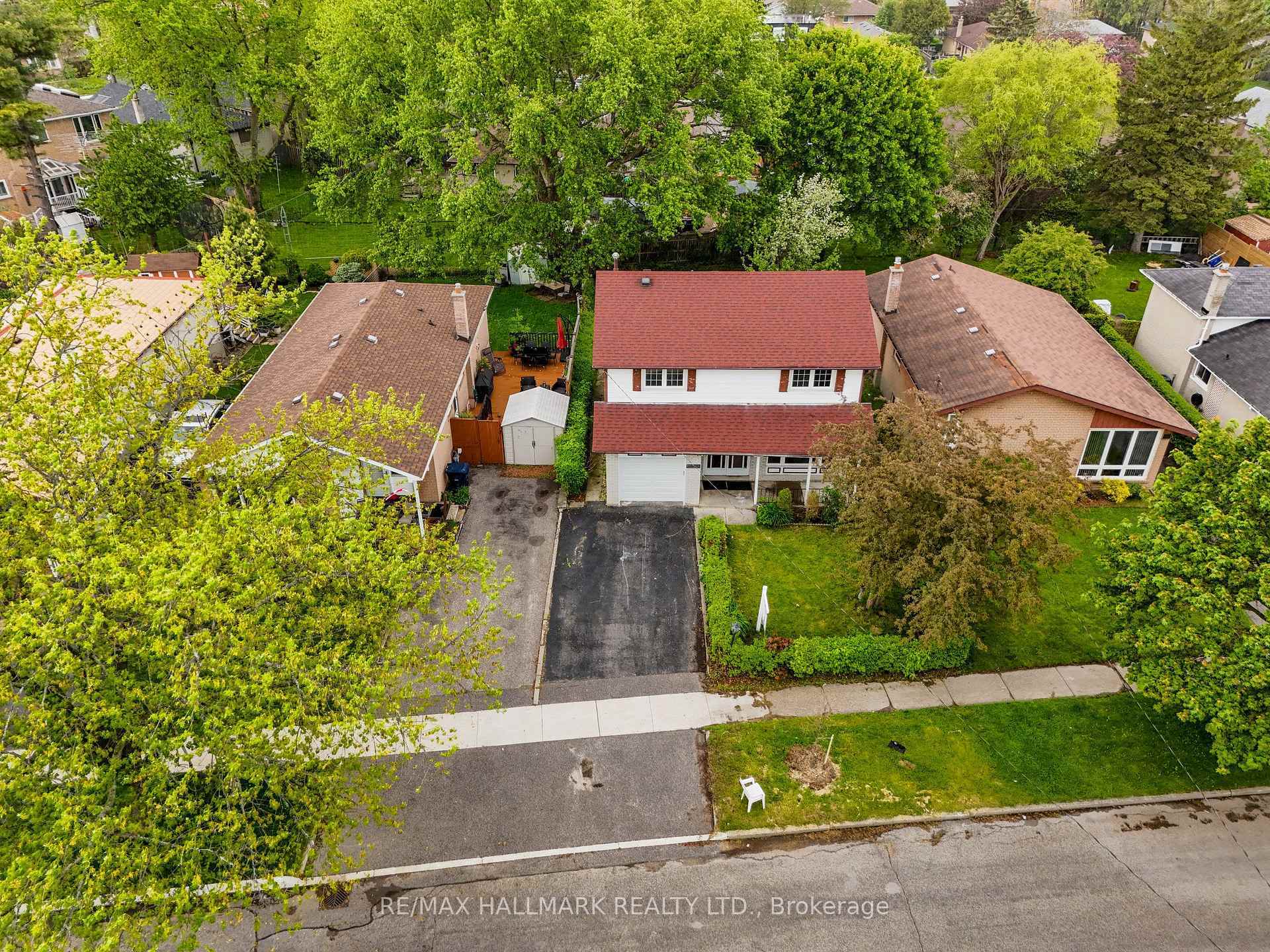 Property Photo: 35 Rowallan Drive ON M1E 2Y5