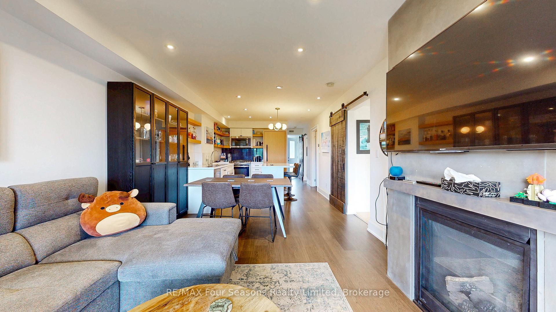 Property Photo:  6 Anchorage Crescent 203  ON L9Y 0Y6 