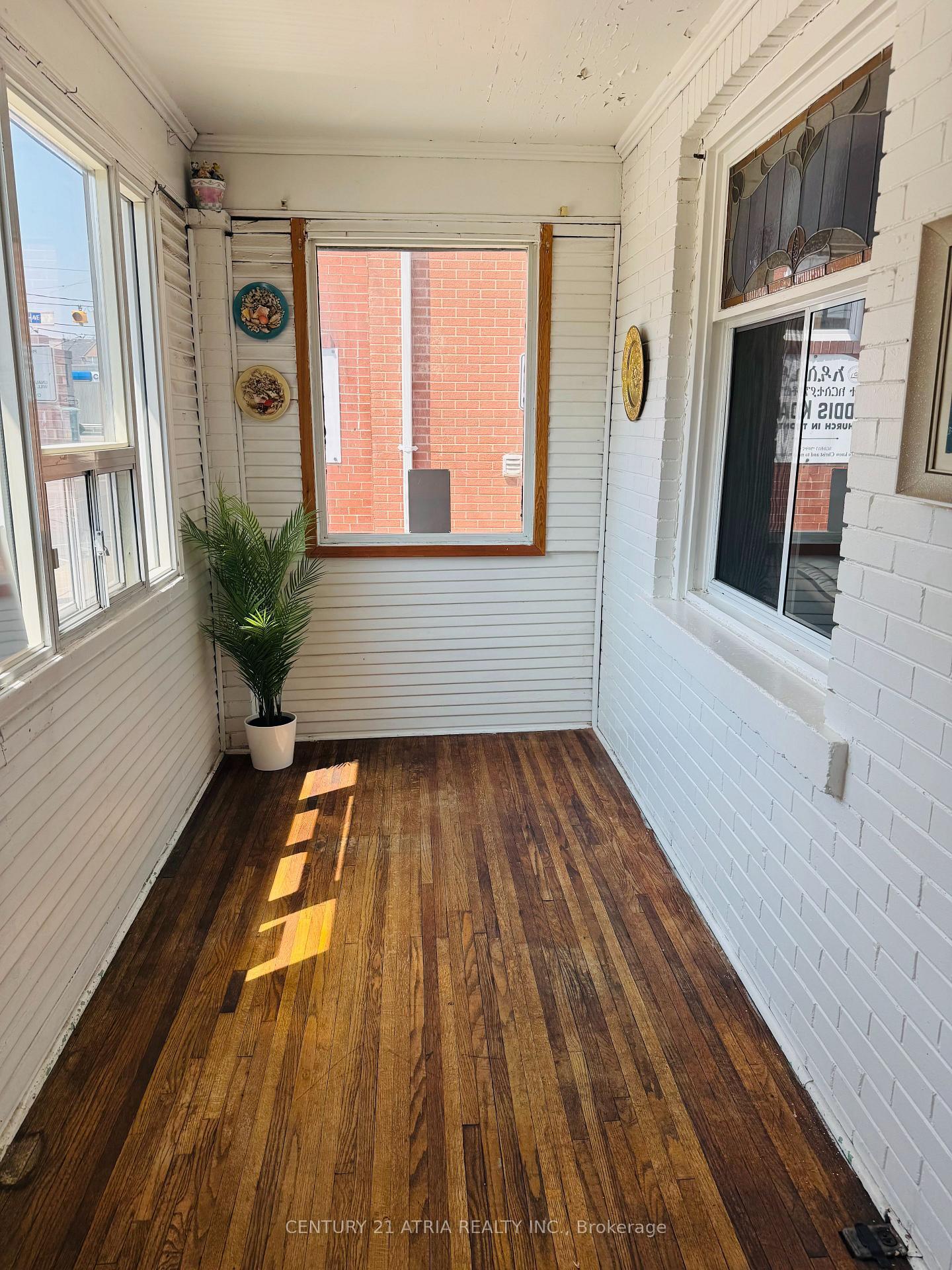 Property Photo:  869 Pape Avenue E  ON M4K 3T7 