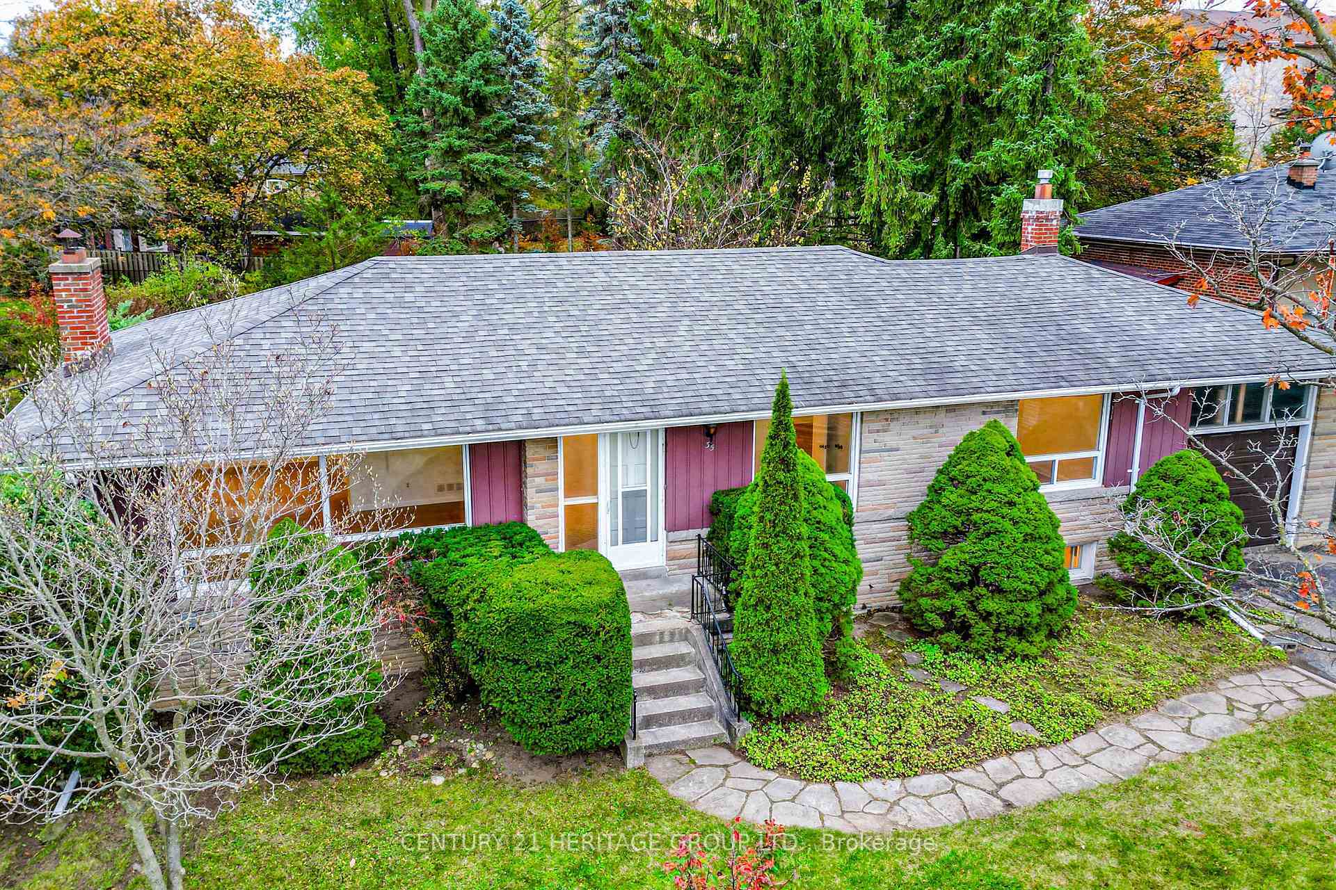 Property Photo:  35 Caswell Drive  ON M2M 3M2 