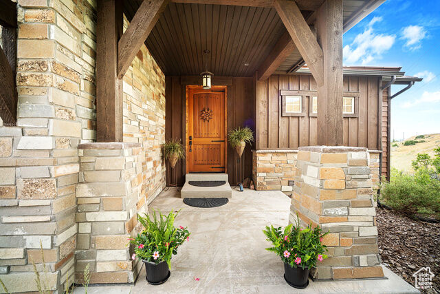 Property Photo: 1617 E Viewside Cir UT 84036