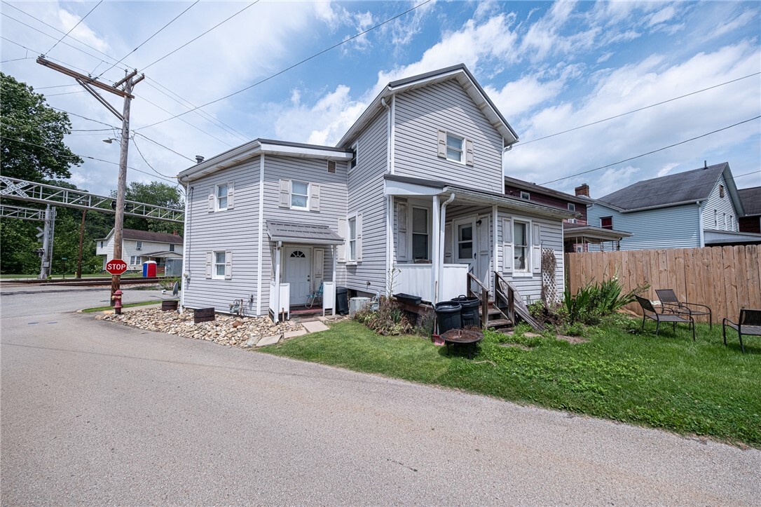 Property Photo:  321 S 5th St  PA 15089 