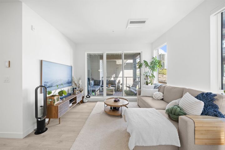 Photo de la propriété: 7588 16th Street 422 BC V3N 0H8