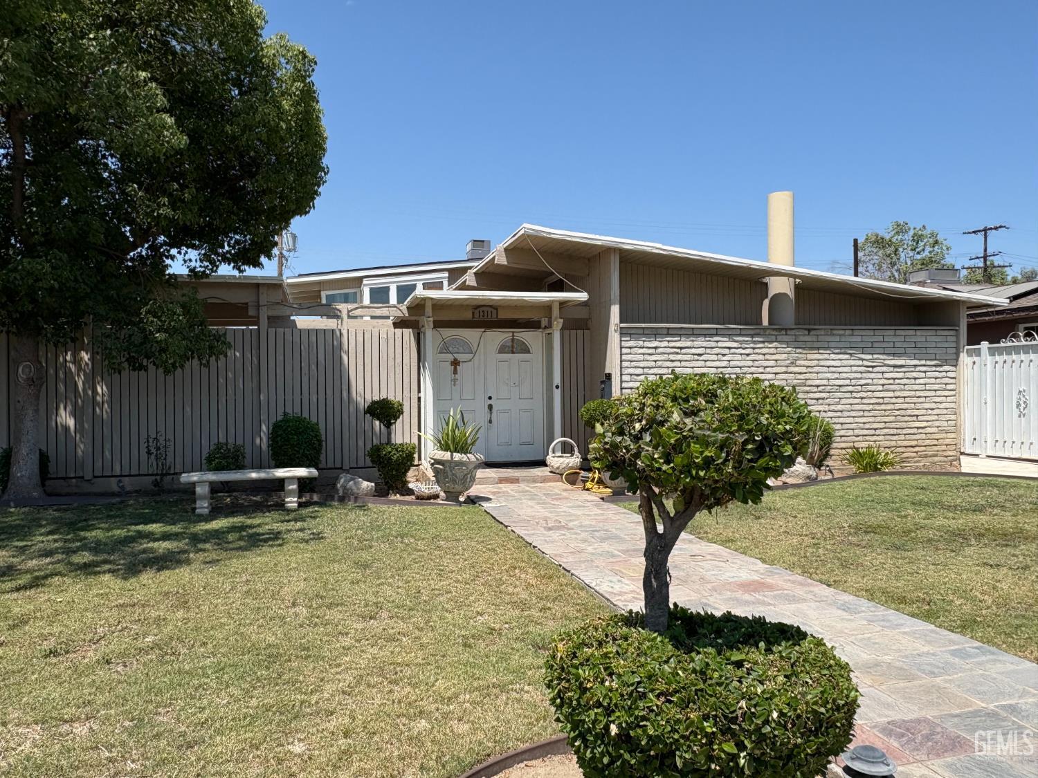 Property Photo:  1313 Quincy Street  CA 93215 