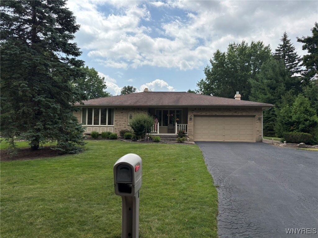 Property Photo:  3 Butternut Circle  NY 14127