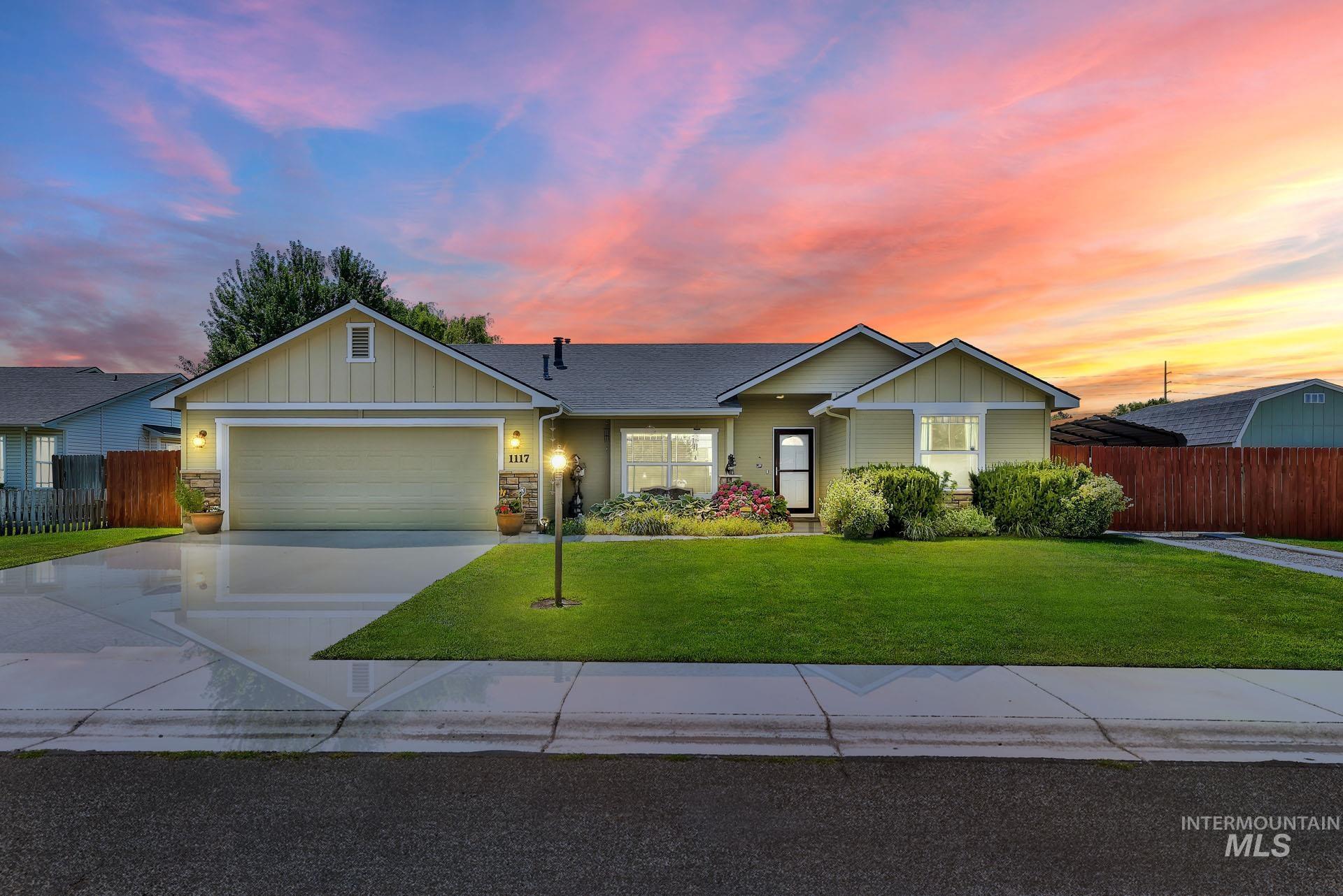 Property Photo: 1117 W Falcon Ave ID 83651