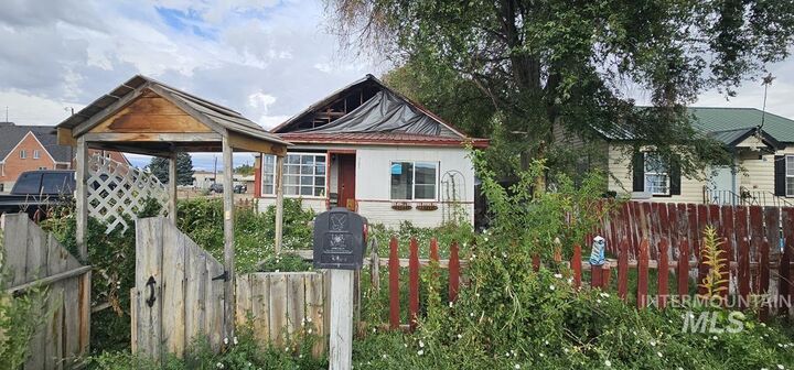 Property Photo:  267 SW 6th St  OR 97914 
