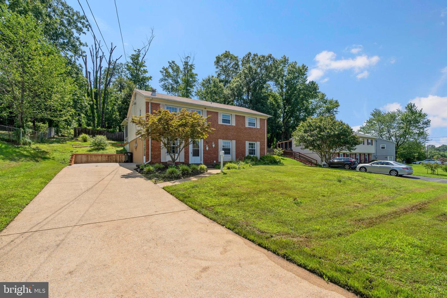 Property Photo: 6503 Carriage Drive VA 22310
