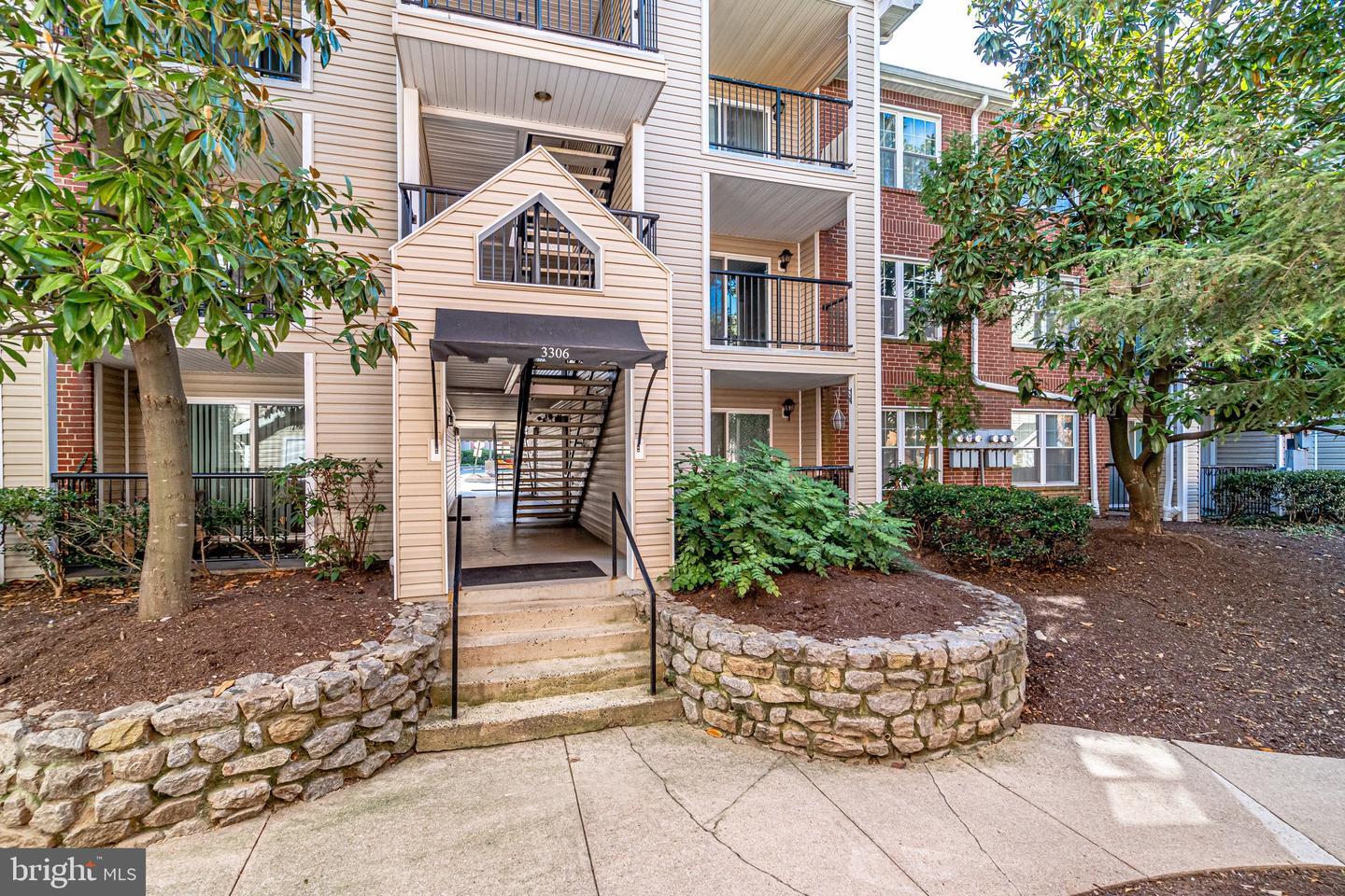 Property Photo: 3306 Wyndham Circle 129 VA 22302