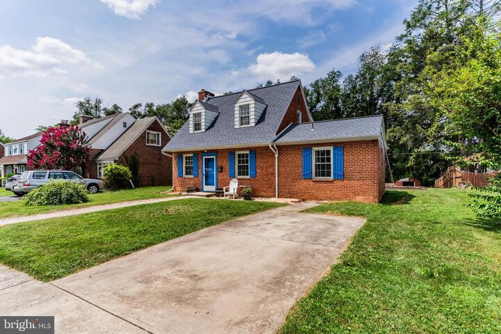 Property Photo: 1906 Chatham Drive PA 17011