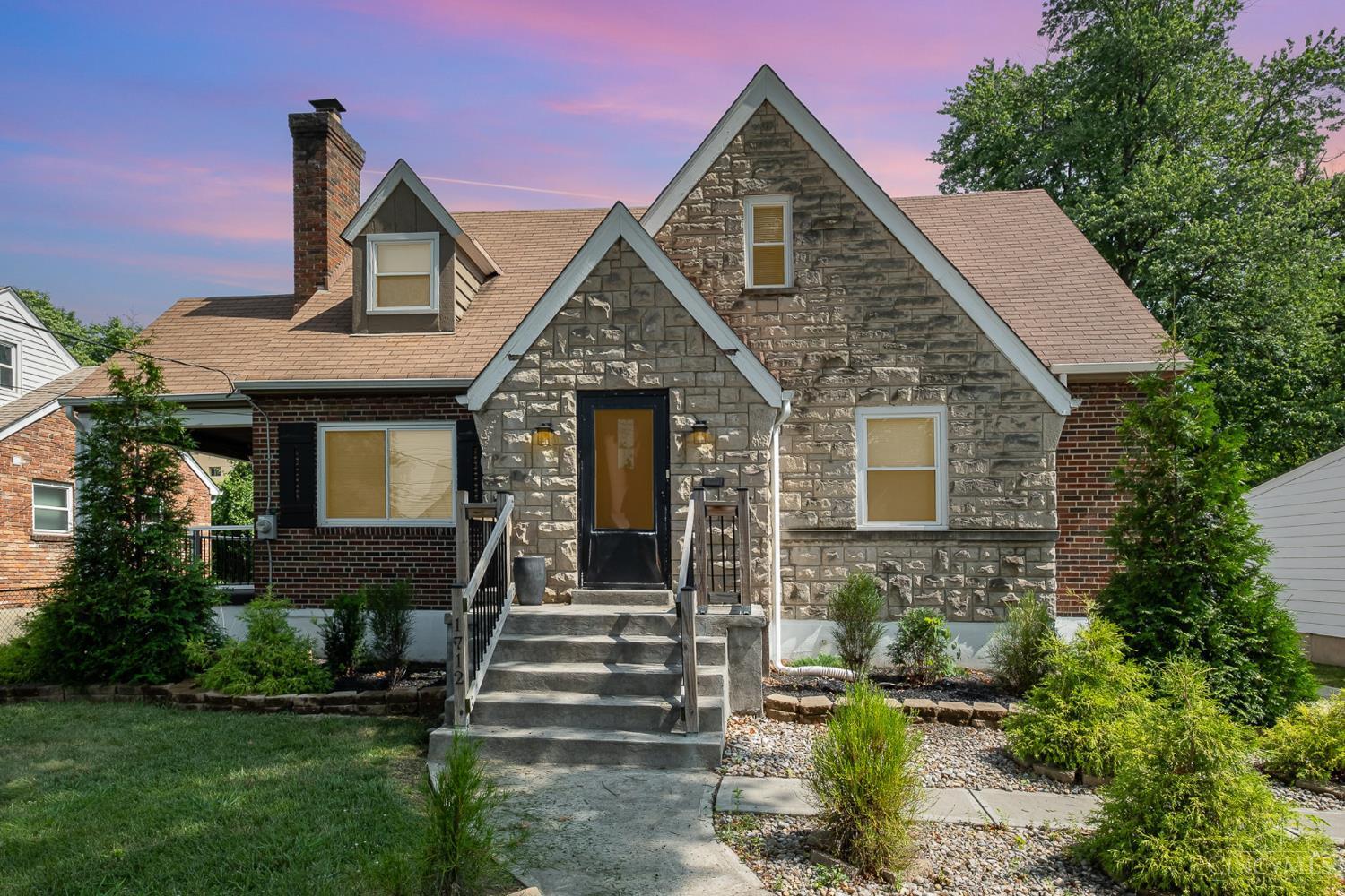 1712 Stonybrook Drive  Cincinnati OH 45237 photo