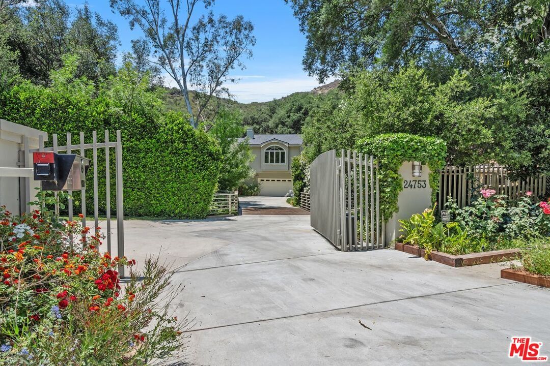 Property Photo: 24753 Mulholland Hwy CA 91302
