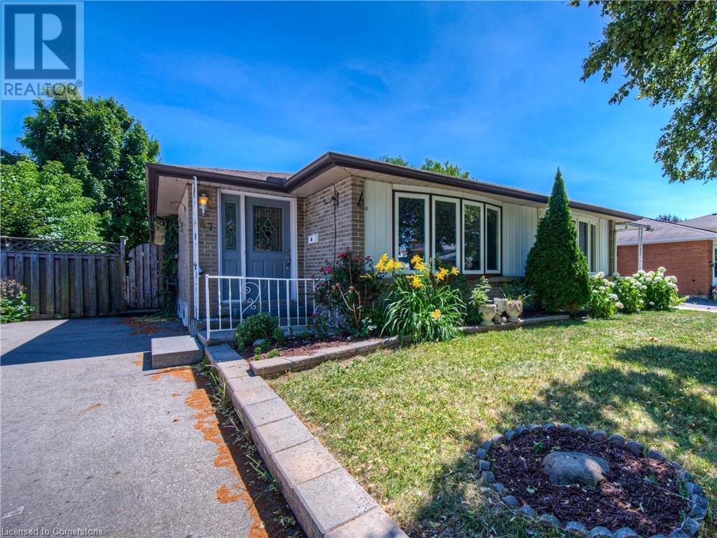 Property Photo: 67 Dalegrove Drive ON N2M 2G6