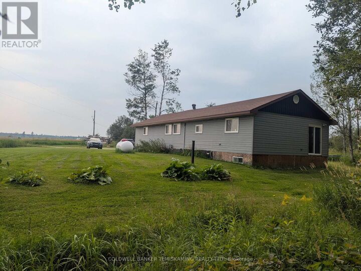 Photo de la propriété:  953727 569 Highway  ON P0J 1H0 