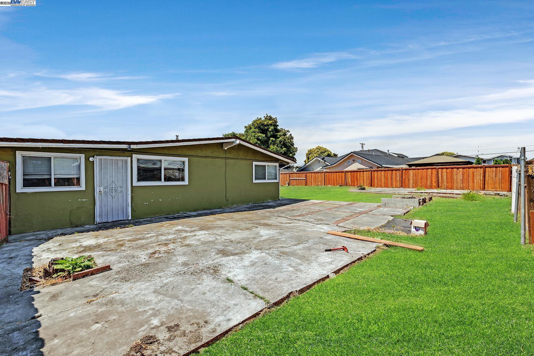 Property Photo: 27629 Pompano Ave CA 94544