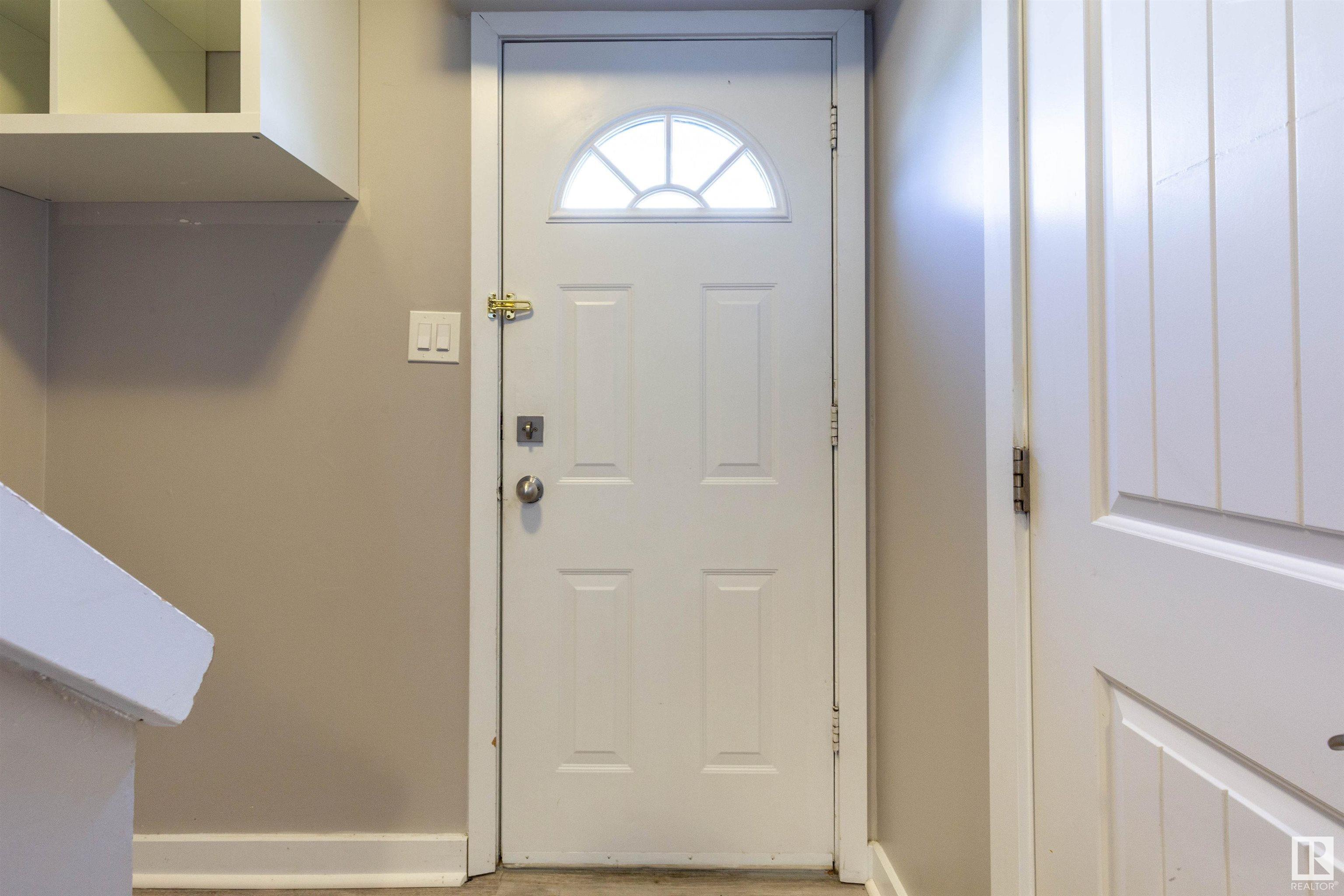 Property Photo: 211 Dickinsfield Court NW AB T5E 5V8