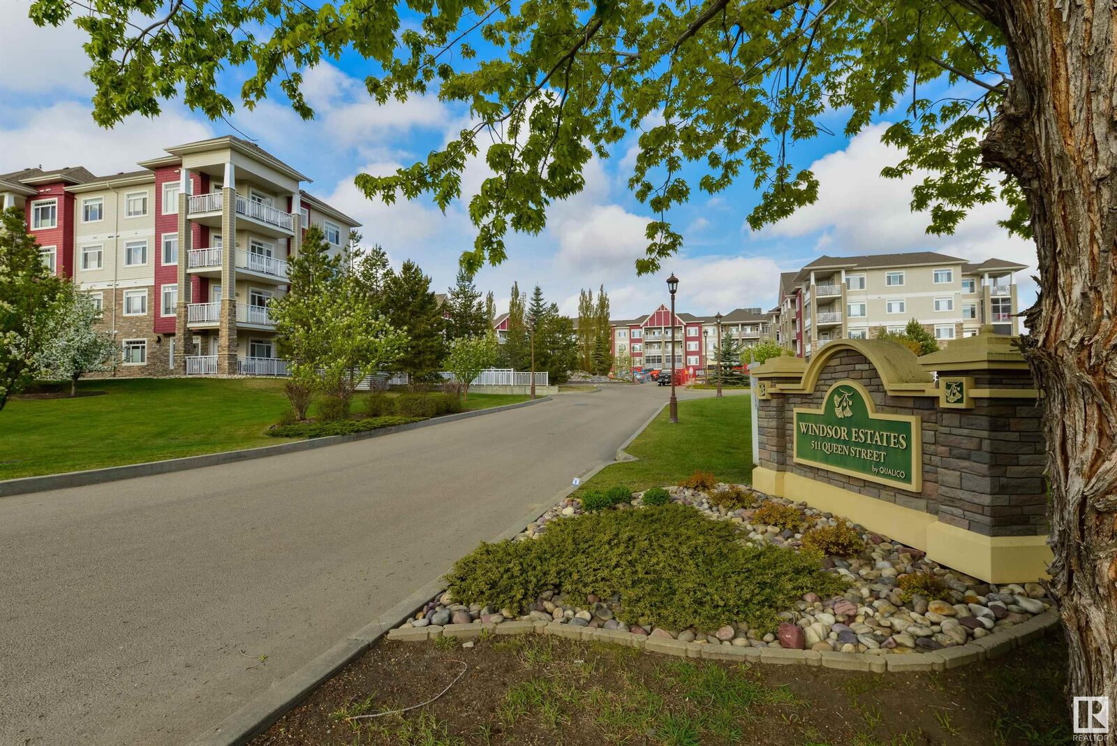 Property Photo: 511 Queen Street 338 AB T7X 0G4
