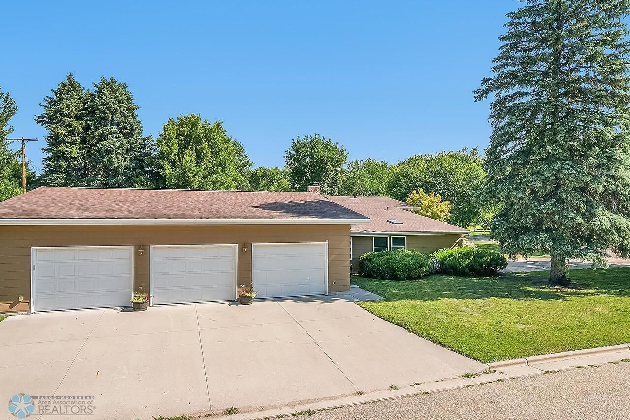 Property Photo: 202 12th Avenue N ND 58012