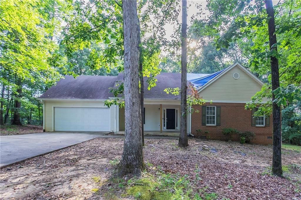 Property Photo:  930 Thornwood Circle  GA 30016 