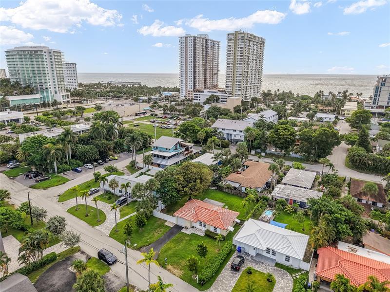 Property Photo: 208 S Riverside Dr FL 33062