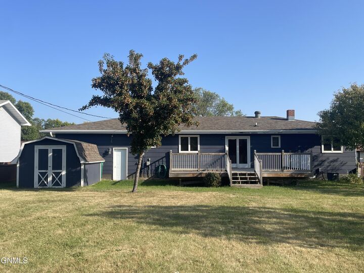 Property Photo:  1011 4th Avenue N  ND 58356 