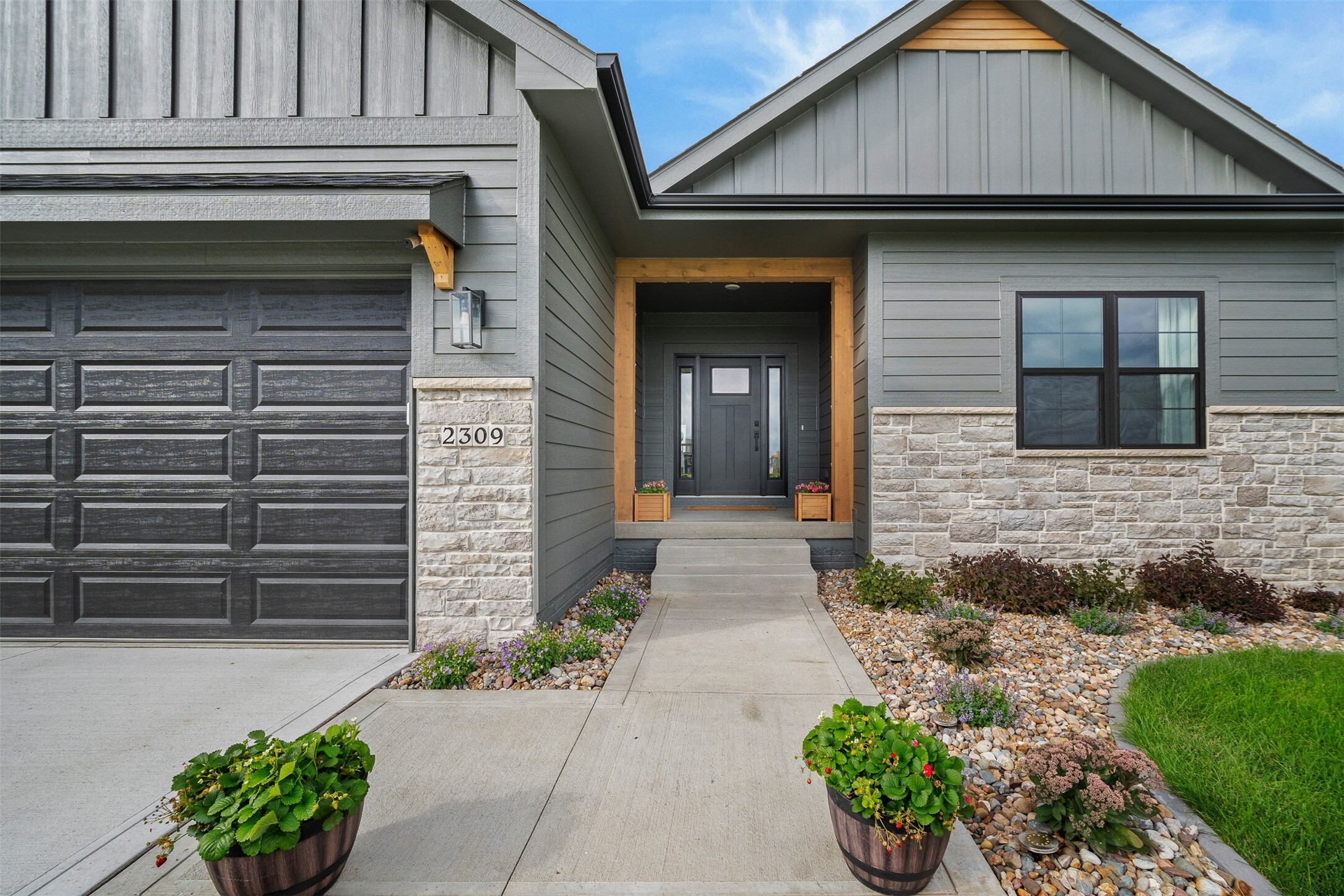 Property Photo:  2309 NW 29th Street  IA 50023 