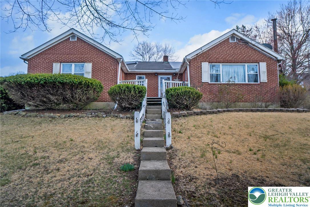 2118 Edgewood Avenue  Palmer Twp PA 18045 photo