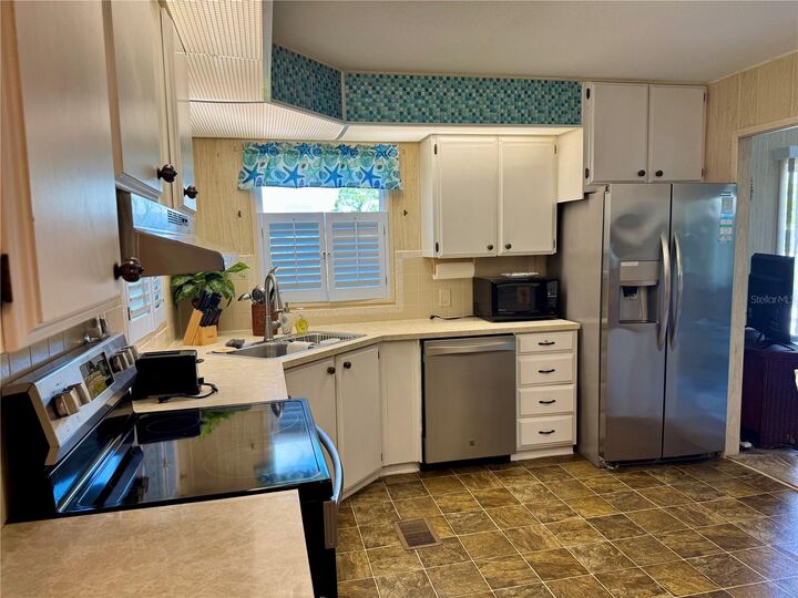 Property Photo: 203 Estrada FL 34287