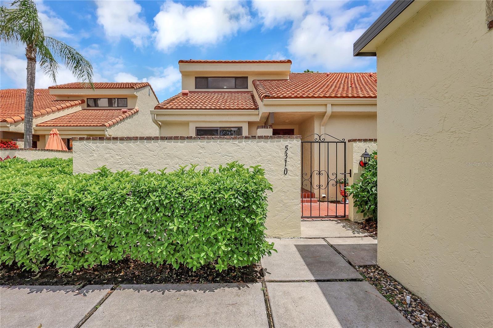 Property Photo: 5310 Huntingwood Court 40 FL 34235