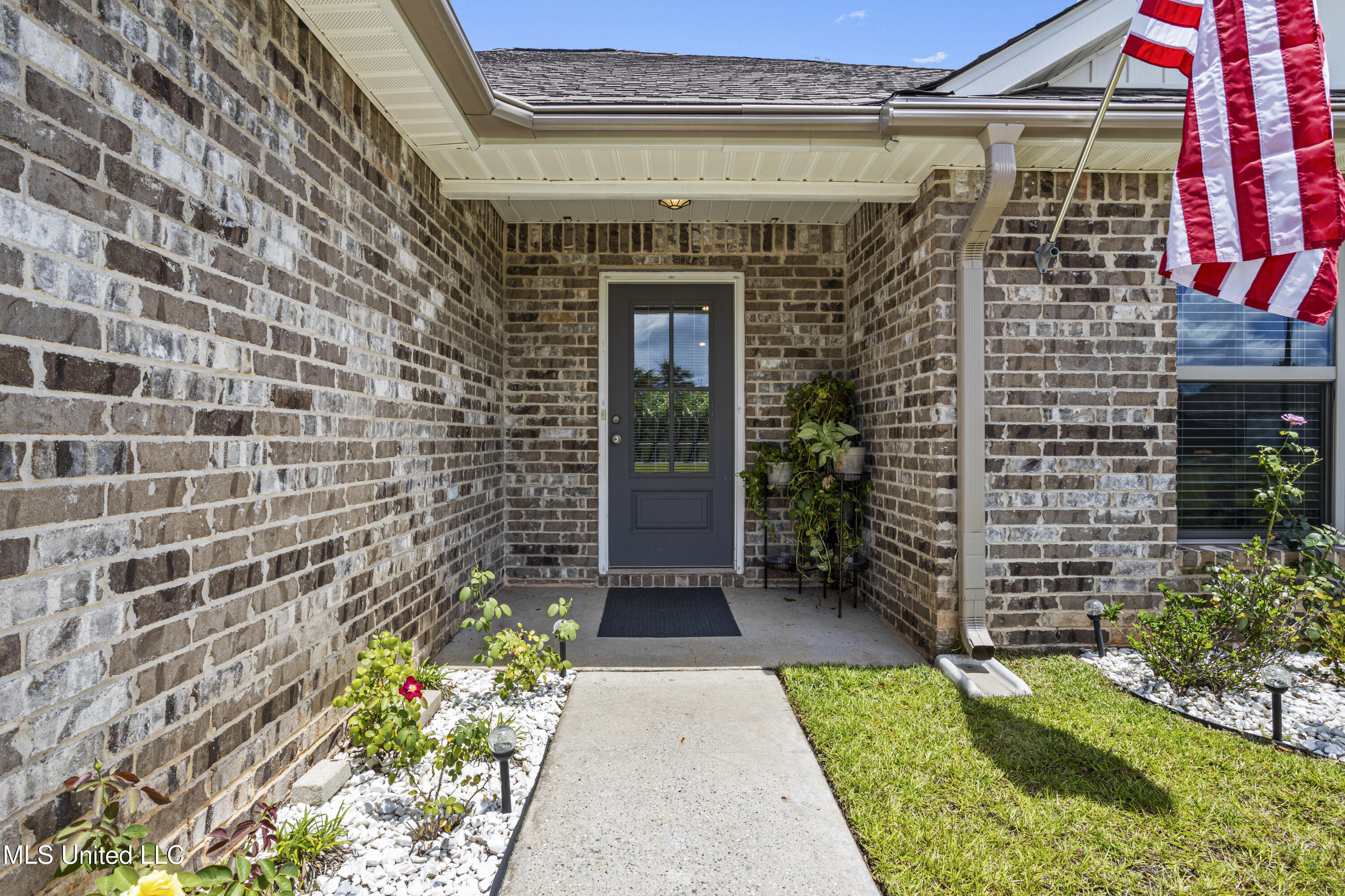 Property Photo:  6 Sugarloaf Lane  MS 39573 