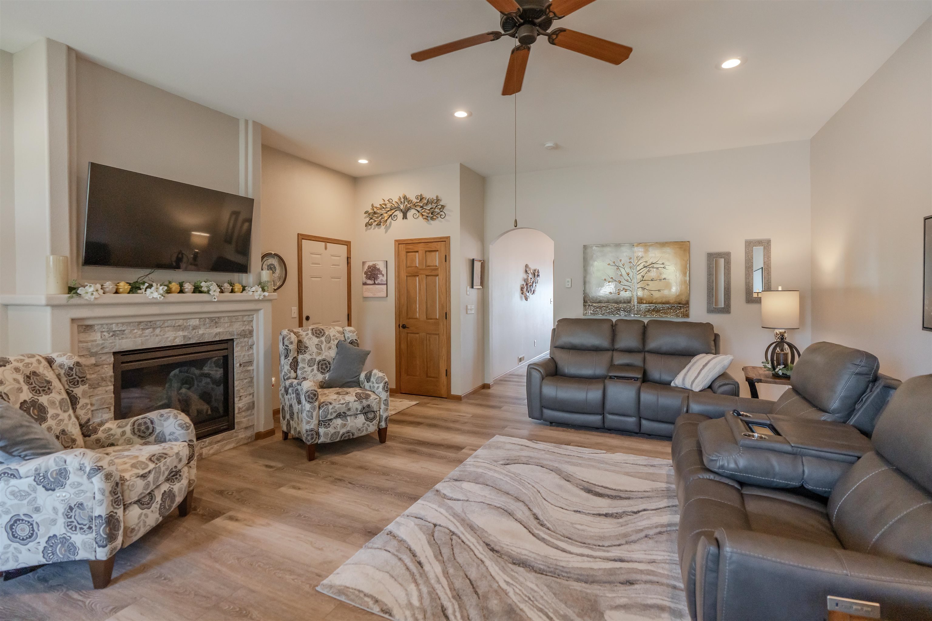 Property Photo:  1326 N 35th St  ND 58501 