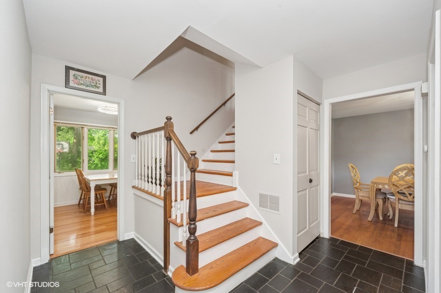 Property Photo: 104 E Louis Avenue IL 60045