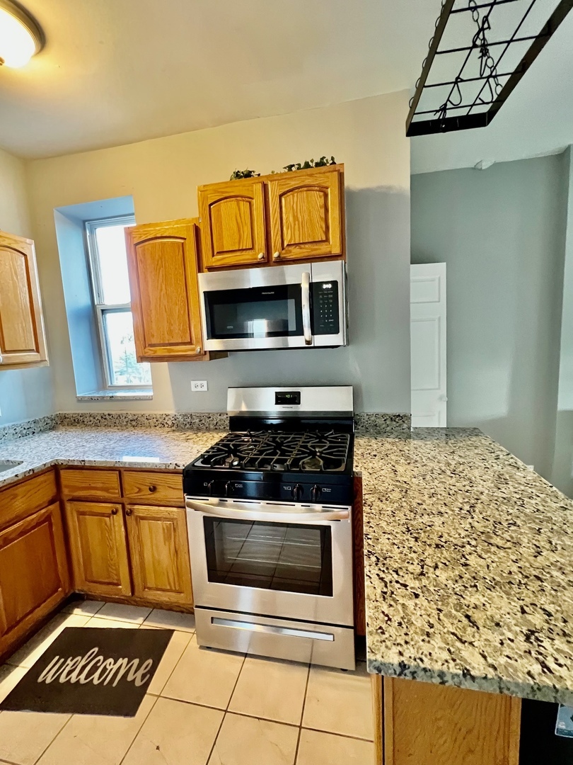 Property Photo: 5350 N Broadway Street 2 IL 60640