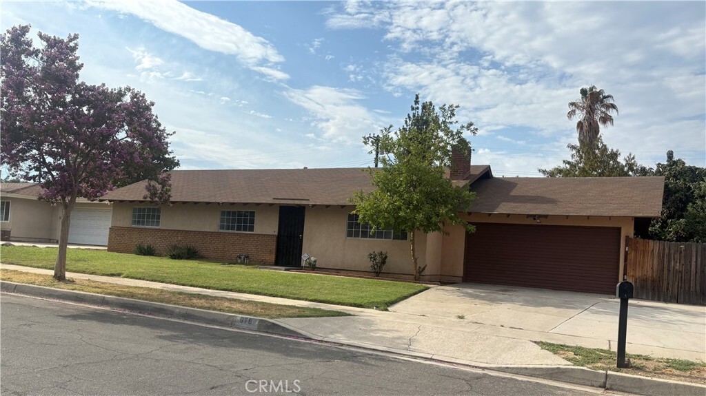 Property Photo:  878 E Holly Street  CA 92376 