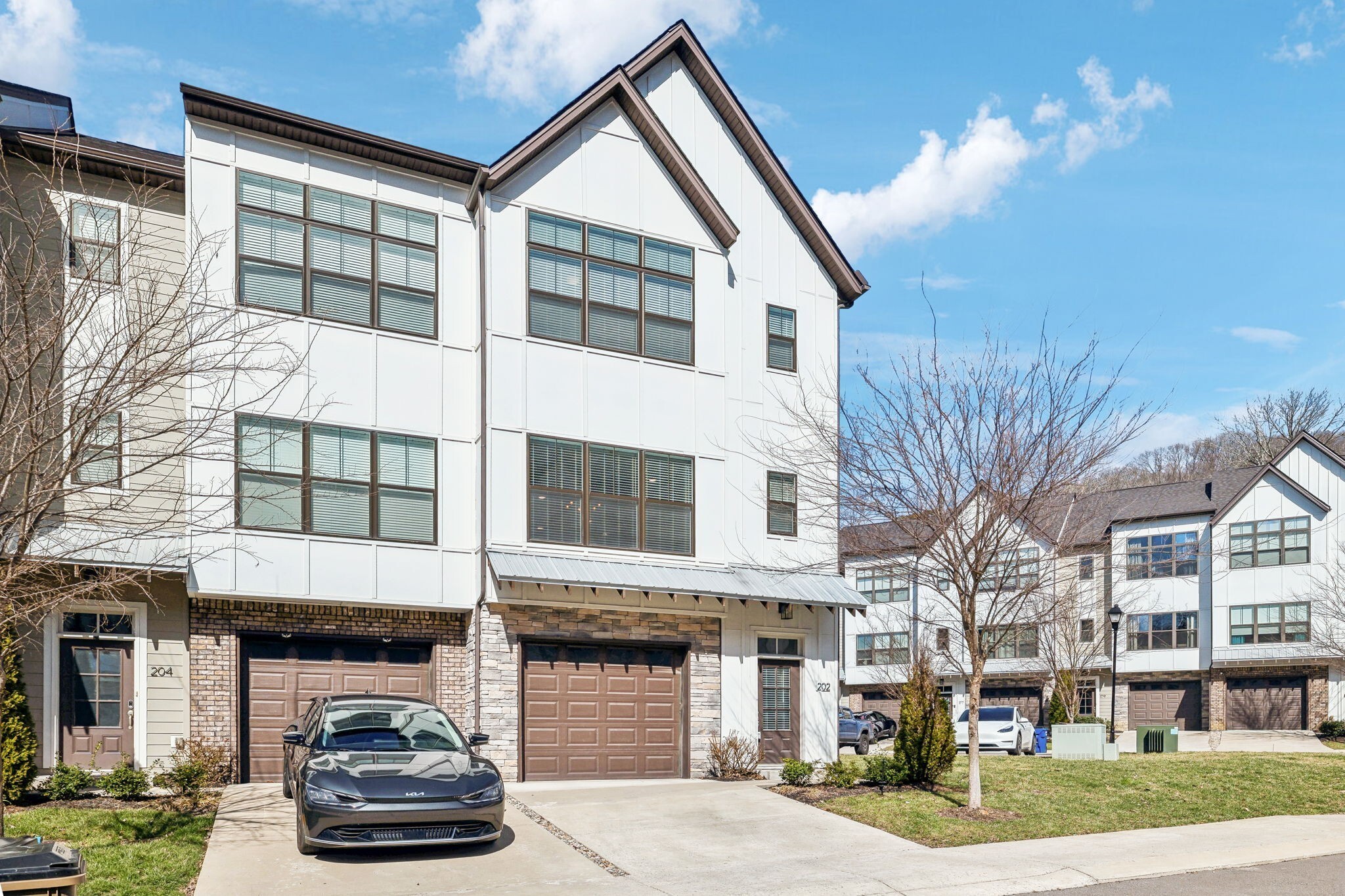 Property Photo:  202 Stonecrest Cir  TN 37209 