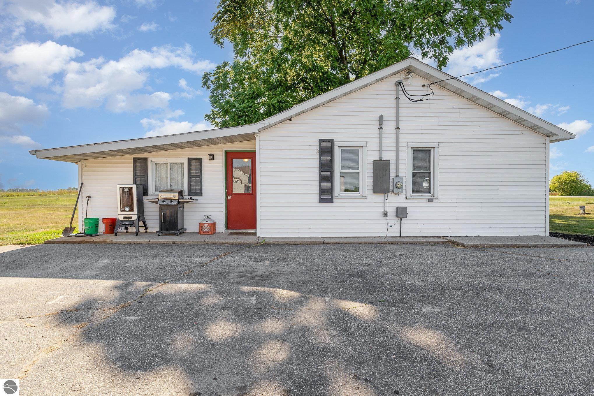 Property Photo: 6260 E Blanchard Road MI 48883